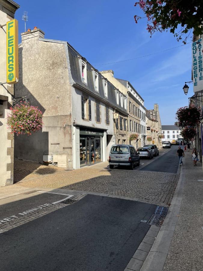 KER UHEL - Charmant appartement plein centre Saint-Renan Extérieur photo